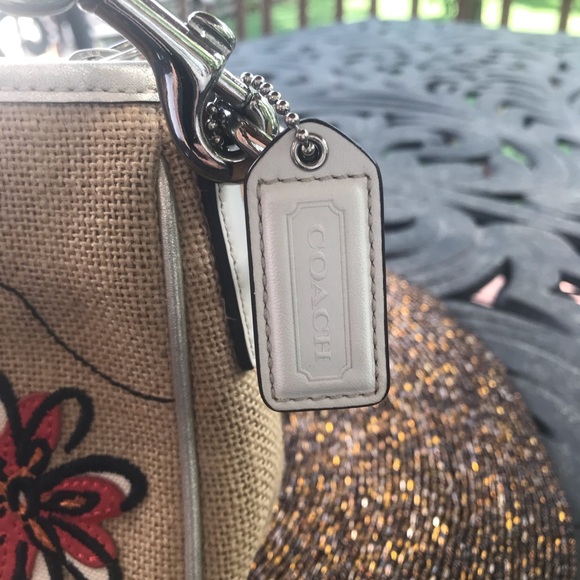 Coach small purse - Picture 4 of 4